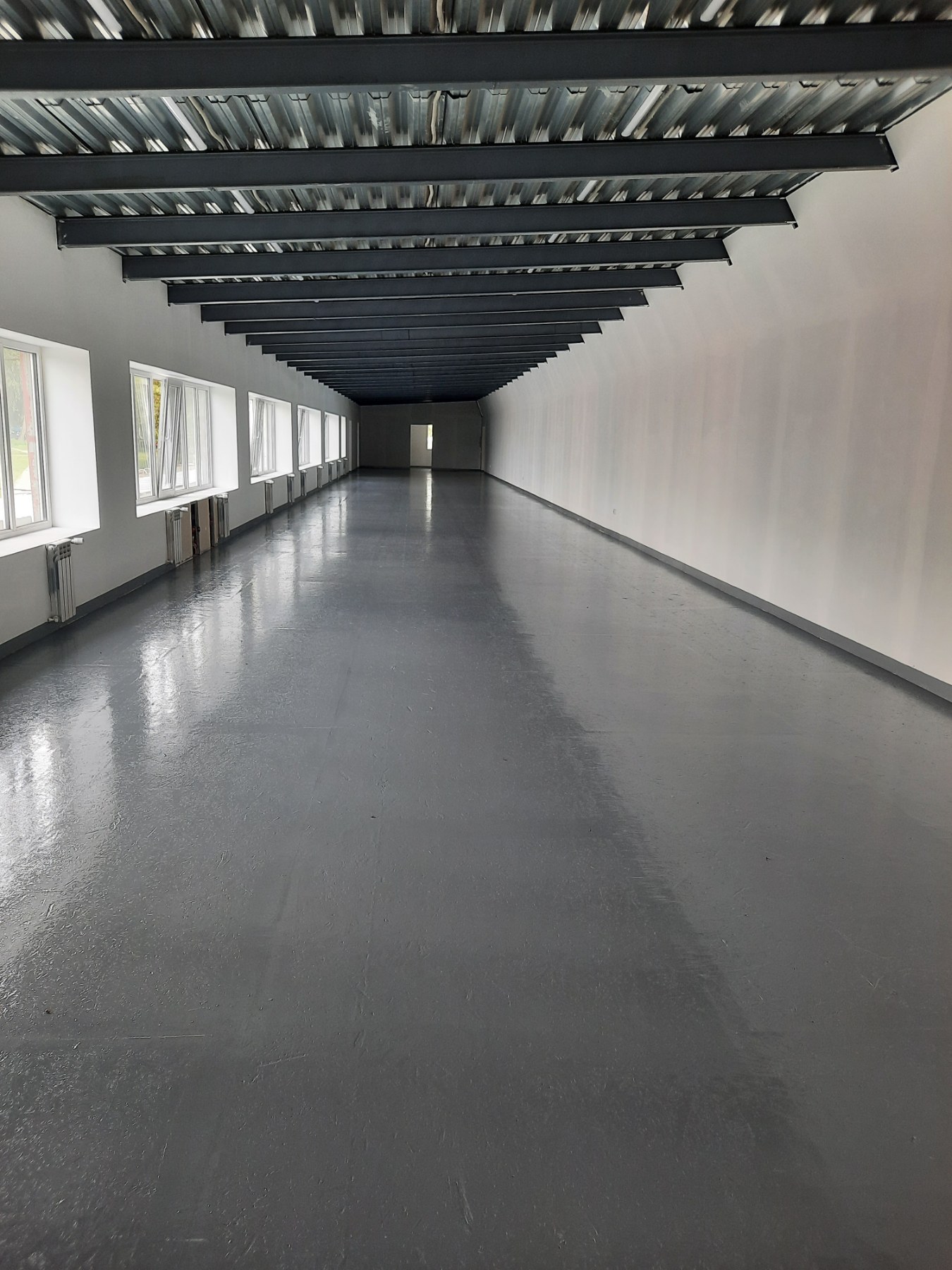 Полиуретановое покрытие бетонного пола без дефектов: технология идеального результата